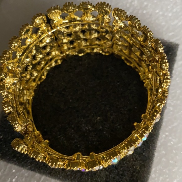 🌻Gold Toned Sparkly Bracelet🌻 - Picture 3 of 4